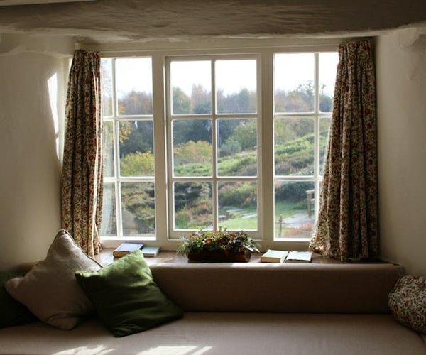 Quels sont les avantages de l'installation de fenêtres éco-énergétiques dans les maisons anciennes ?