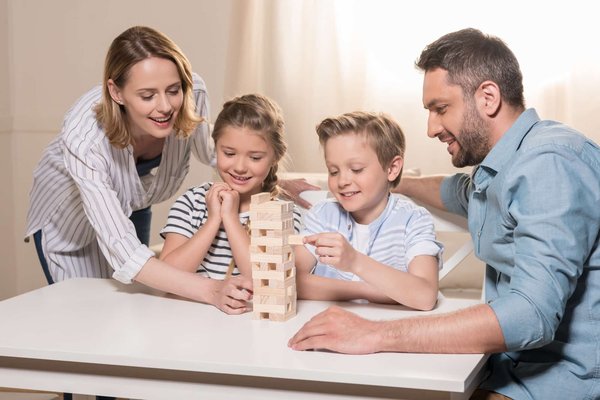 Jeux éducatifs enfants-parents : Le plaisir de grandir ensemble